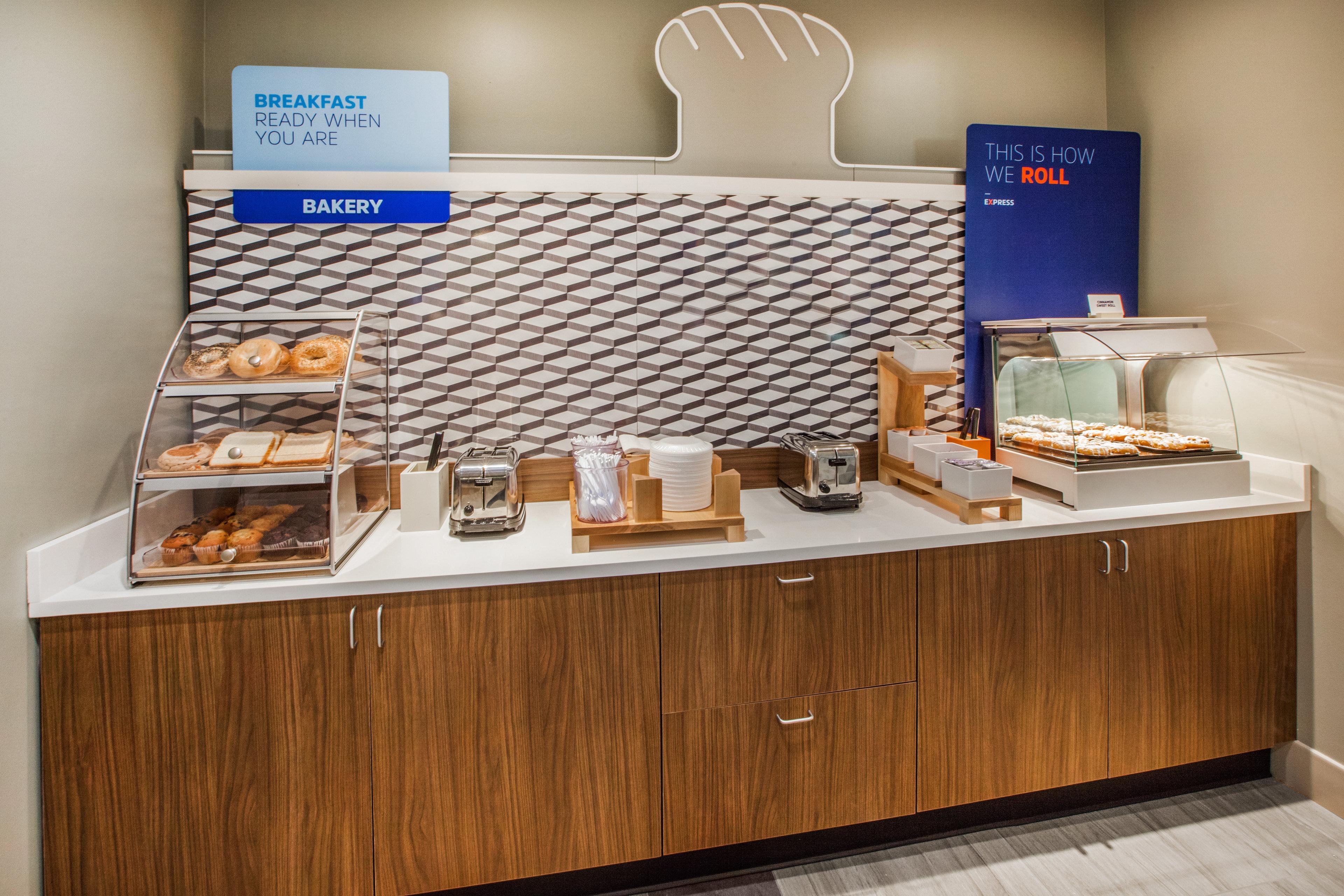 Holiday Inn Express & Suites - Commerce By Ihg Exterior photo