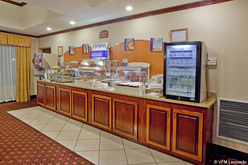 Holiday Inn Express & Suites - Commerce By Ihg Exterior photo
