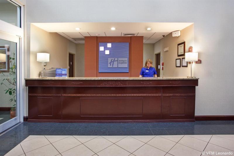 Holiday Inn Express & Suites - Commerce By Ihg Exterior photo