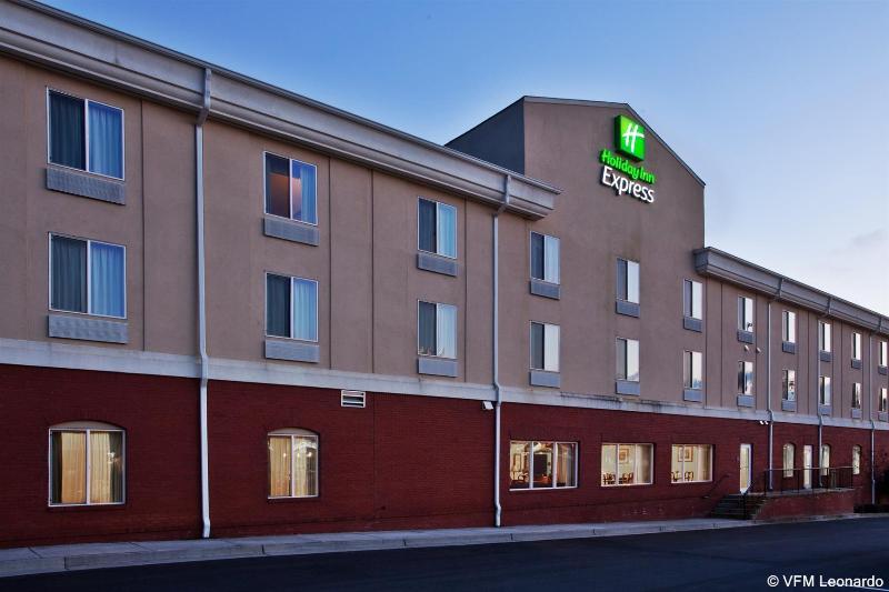 Holiday Inn Express & Suites - Commerce By Ihg Exterior photo