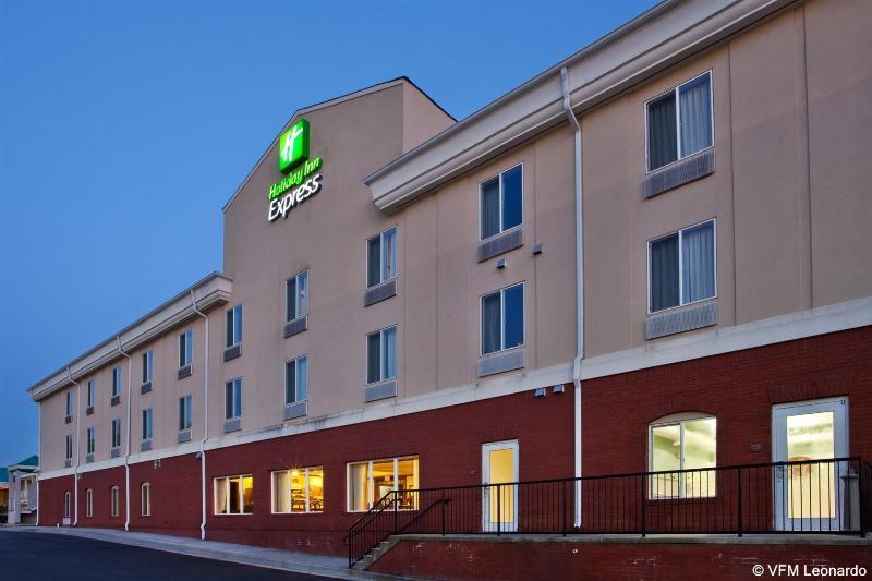 Holiday Inn Express & Suites - Commerce By Ihg Exterior photo